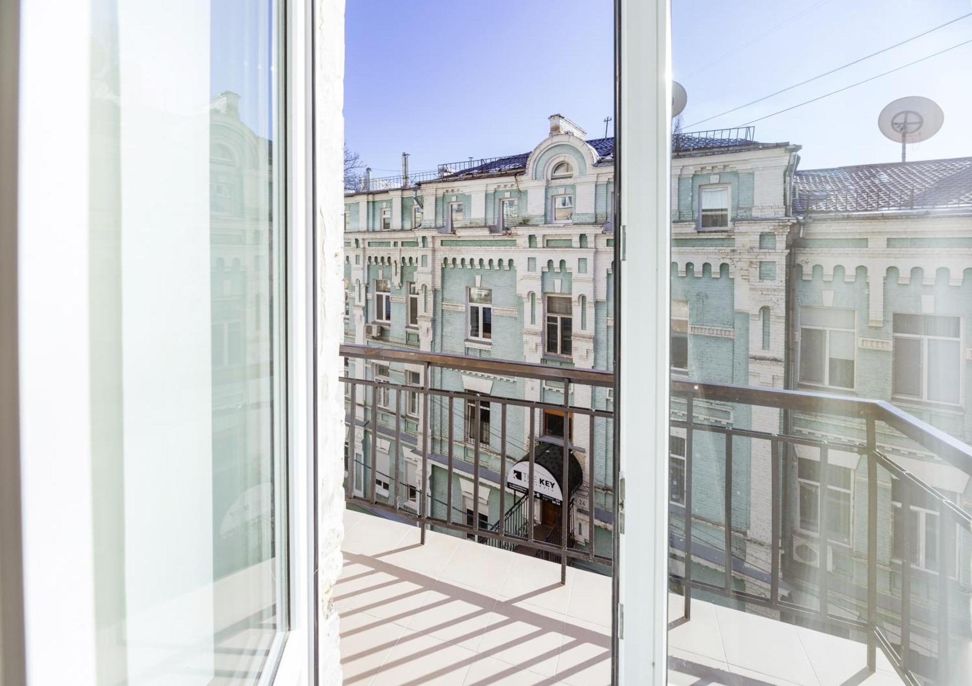 Apart Hotel Maidan Kiev Bagian luar foto